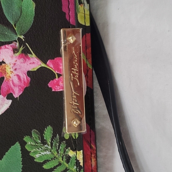 🎄NWT BETSEY JOHNSON PHONE HOLDER🎄 - Picture 3 of 11